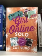 Książka Zoe Sugg "Girl Online: Solo" 