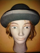 Melonik, klasyczny kapelusz. Dyplomat. Obwód 54 cm