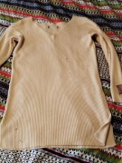 Beżowy sweter w serek z dziurami La Manuel XL 42