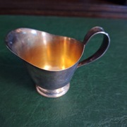 Posrebrzany dzbanek do śmietanki