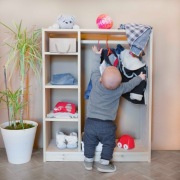 Drewniana szafa garderoba dla dzieci Montessori
