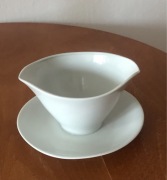 Zabytkowa, porcelanowa sosjerka Ćmielów