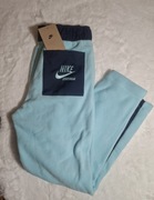 Jasnoniebieskie spodnie polarowe nowy model marki Nike Sportswear
