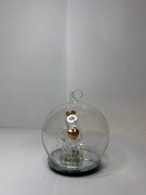 Szklana kula z aniołkiem w środku ozdoba świąteczna, dekoracja choinkowa