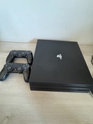 PlayStation 4 Pro 1TB – 2 oryginalne pady, komplet kabli, stan bardzo dobry