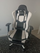 Krzesło gameingowe czarno-białe 