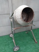 Betoniarka 220v okolo 100l