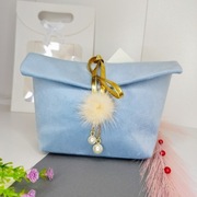 Torebka * Damska Ozdobna Imitacja Aksamitu Złoty Uchwyt Błękit Pompon Perła