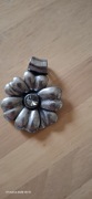 wisior duży metalowy kwiatek