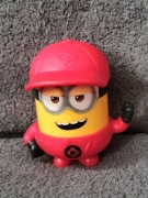 Figurka Minionka czerwona, minionek