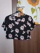 Urocza bluzka na krótki rękaw crop top tshirt w kwiaty zapinana z boku