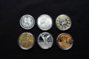 monety medale do wyceny sześć sztuk w pudełkach