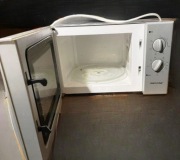 Kuchenka mikrofalowa Microstar – sprawna – sterowanie pokrętłami