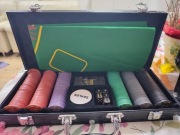 Profesjonalny zestaw do pokera 300 żetonów, karty + mata + walizka.