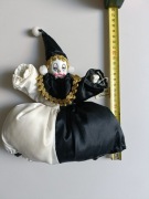 Arlekin lalka porcelana-materiał czarno biały des.