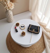 Figurka z masy cukrowej torebka kosmetyki kobieta na tort urodziny