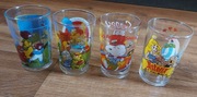 4 szklanki z postaciami z bajek Snoopy, Simpsons, Asterix 