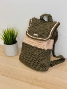 Plecak khaki, wykonany ze sznurka