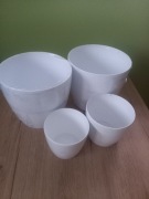 Zestaw 4 doniczek plastikowych bez podstawek