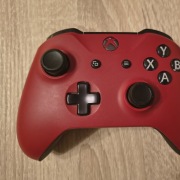 Kontroler Xbox One 1708 czerwony