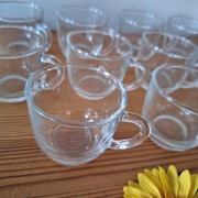 Małe szklanki z uchem do espresso 