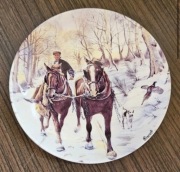 WEDGWOOD Talerz ozdobny porcelanowy w pudełku Certyfikat wieś konie koń