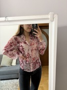 Różowa kwiecista koszula z dekoltem V i kołnierzem mohito