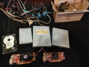 Stare części komputerowe - różne rodzaje.