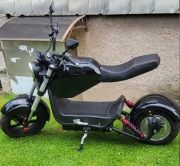 Elektryczny pojazd hulajnoga skuter