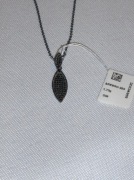 W.KRUK SREBRNY (925) WISIOREK/ZAWIESZKA Z CZARNYMI CYRKONIAMI NOWY