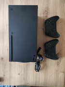 Xbox Series X 1TB + 2 pady