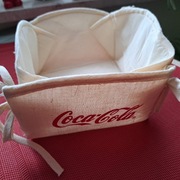 Koszyk wiązany materiałowy pojemnik na pieczywo Coca Cola