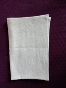 Komplet 3 białych ręczników do rąk. 