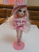 Rainbow High Costume Ball Bella Parker. 