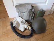 Zestaw kolekcjonerski - hełm LWP 50, maska przeciwgazowa typu "Słoń", torba