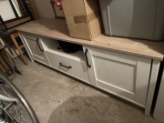 Szafka Loksa 160 cm z 2 drzwiami i szufladą sosna andersen biała