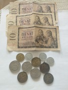 Zestaw różnych monet i banknotów z Czechosłowacji 