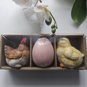 Figurka wielkanocna kura, jajko i kurczak, terakota