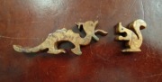 Stare figurki z drewna orientalnego smok wiewiórka 