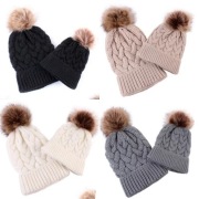Czapka zimowa ciepła wełna pompon dziecięca beżowa