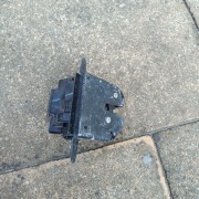 Zamek klapy bagażnika Fiat 500L rok 2015