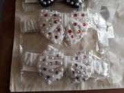 Białe opaski na włosy