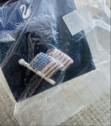 Broszka , zapinka z kryształem Swarovski w kształcie amerykańskiej flagi
