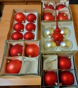 4 kartony bombek czerwonych 1 srebrne + czubek + ozdoby. Bombki z lat 90