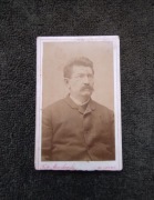 Mężczyzna z wąsem  kartonik Trzemeski Lwów 