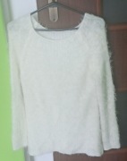 Biały sweter ala angora puchaty