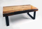 Stolik kawowy ze starych bali drewnianych