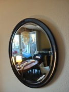 Czarne lustro owalne z antykwariatu