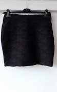 Czarna dopasowana spódnica fakturowany materiał Amisu rozm.L