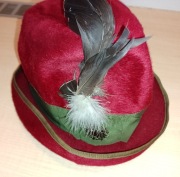 Piękny kapelusz z piórami i orłem Austria 